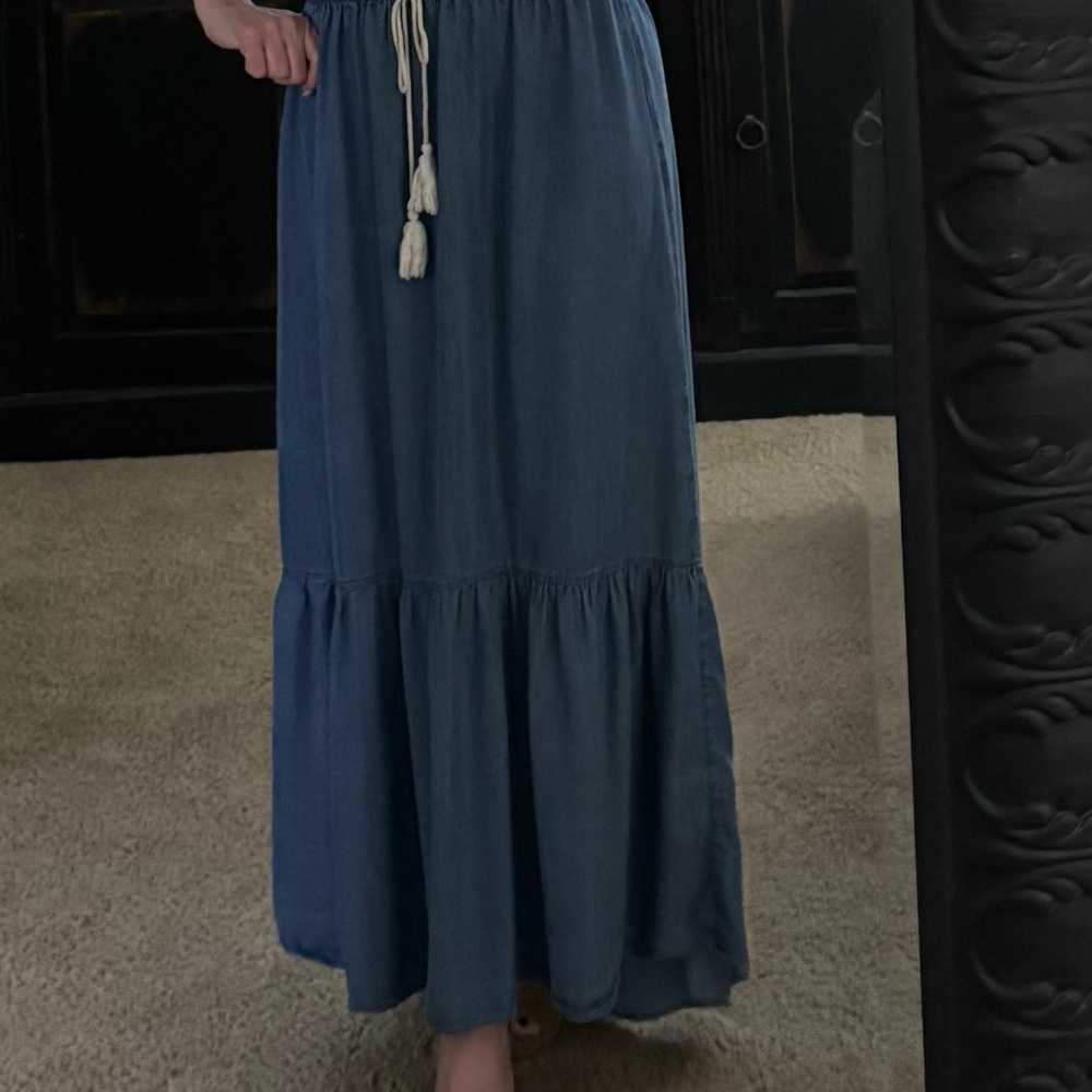 Coco & Jameson Skirt SZ. L (waistband very elastic - can fit S to L sizes)